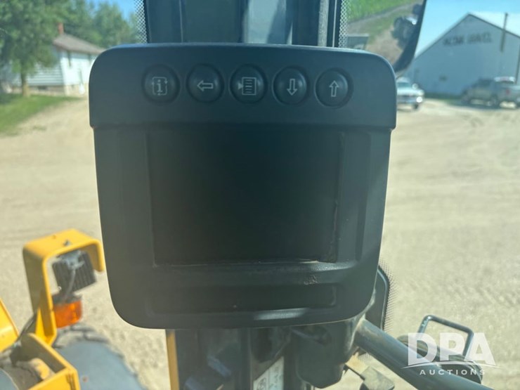 2015-deere-624k-image-61