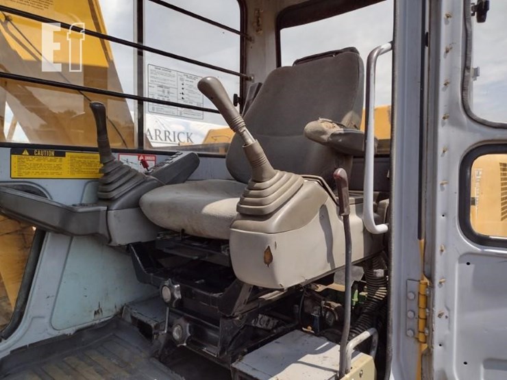 1992-deere-490e-image-13