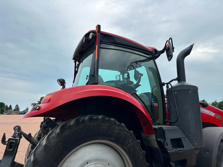 2017-case-ih-magnum-250-image-14