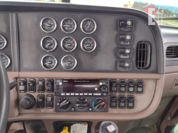 2016-peterbilt-367-image-11