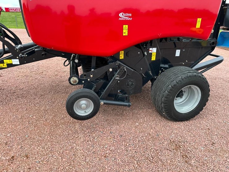 2019-case-ih-rb465-image-32