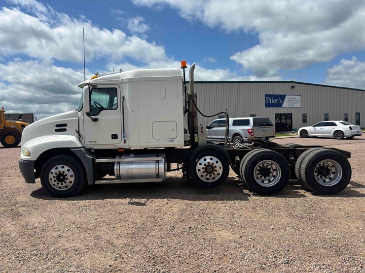 2007-mack-vision-cxn613-image-6