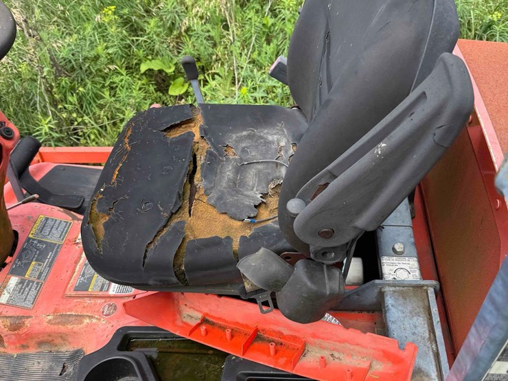 kubota-f2680-image-18
