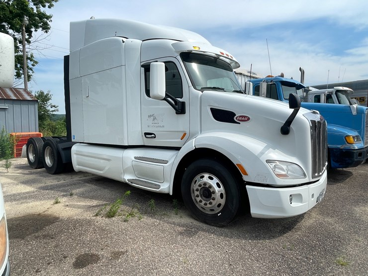 2015-peterbilt-579-image-3
