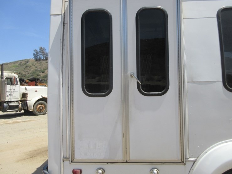 2011-ford-e450-sd-image-18