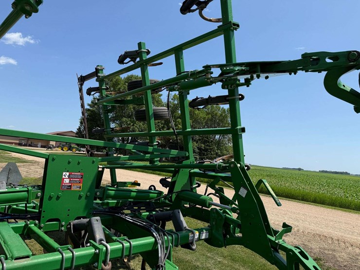 2011-john-deere-2410-image-15