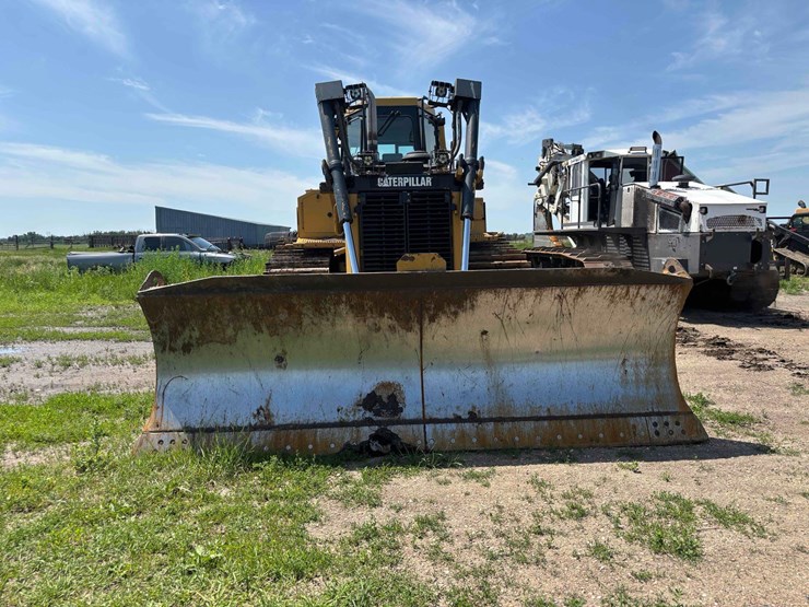 caterpillar-d6t-image-3