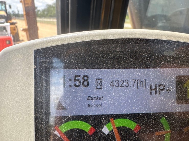 2019-caterpillar-326fl-image-35