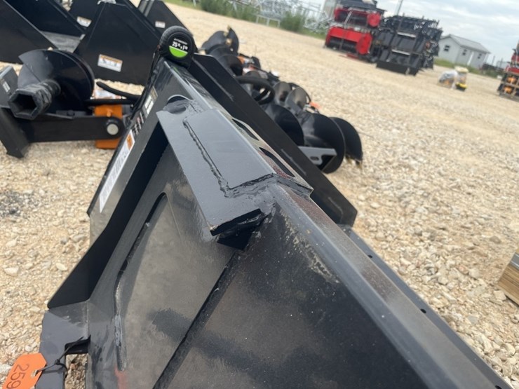 wolverine-78"-ss-track-bucket-image-4