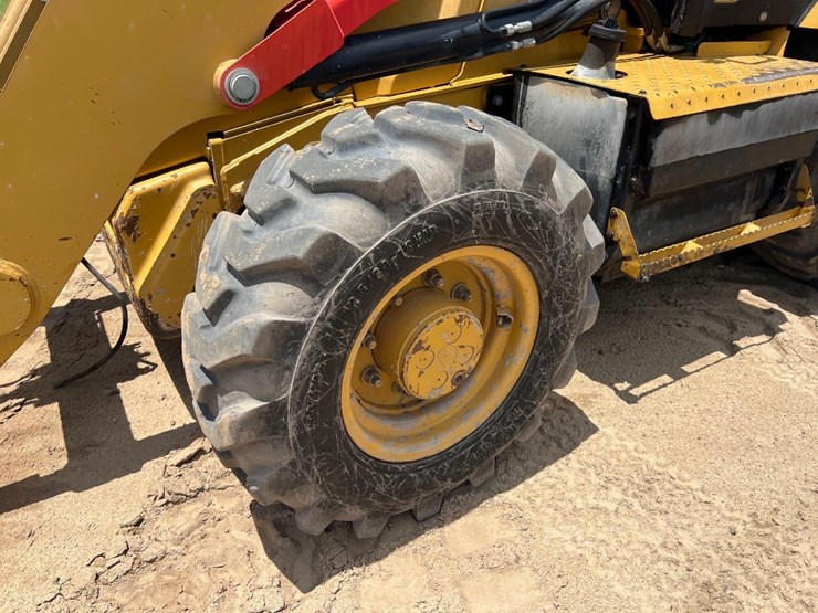 2013-caterpillar-420f-image-9