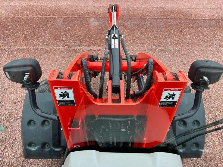 2021-kubota-r640-image-60