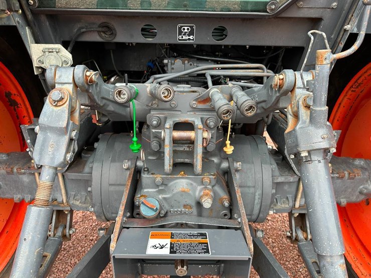 2013-kubota-m126x-image-38