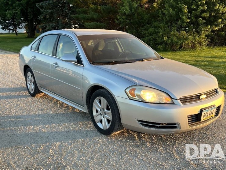2011-chevrolet-impala-sedan-(np6086)-image-1