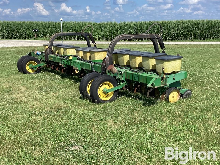 john-deere-7100-image-1