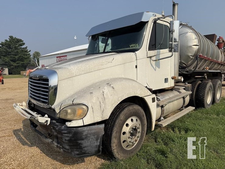 2003-freightliner-columbia-120-image-1