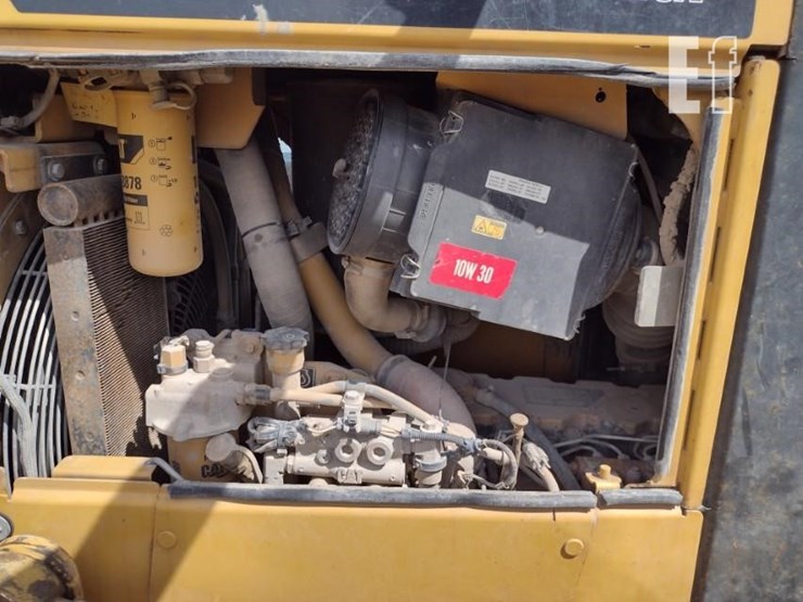 2010-caterpillar-d6n-lgp-image-16
