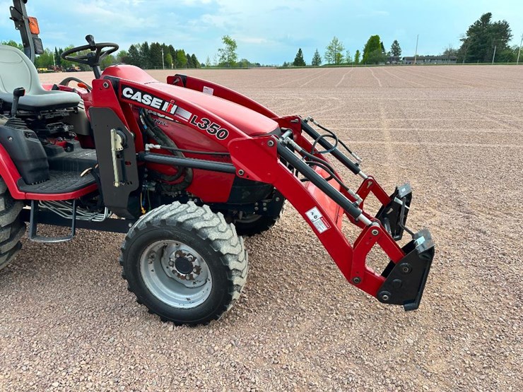 2011-case-ih-farmall-40-image-17