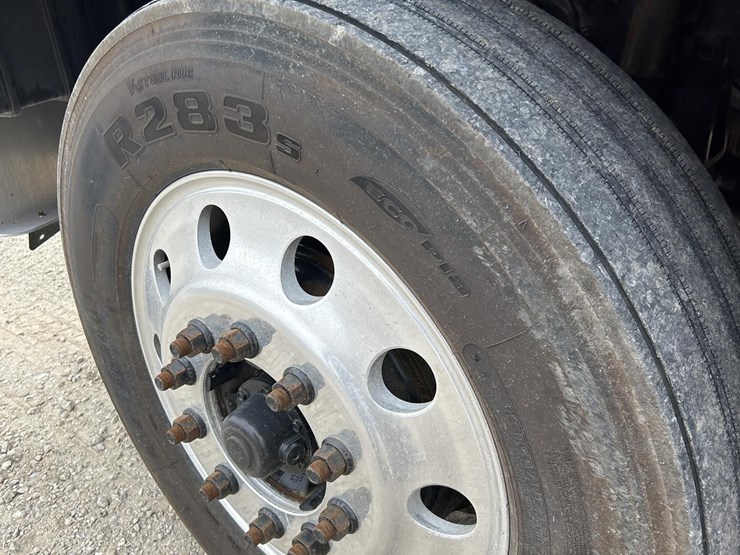2016-kenworth-t880-image-13