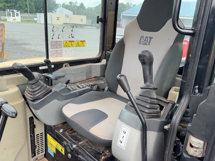 caterpillar-305d-cr-image-16