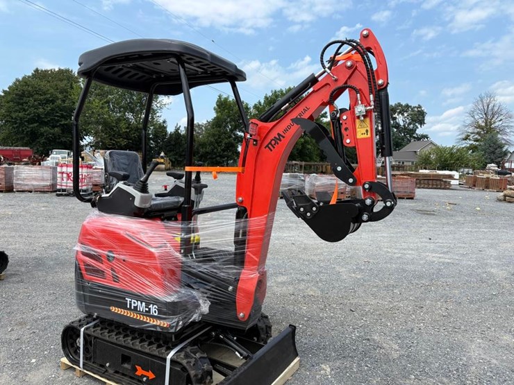 tpm-16-mini-excavator-image-3