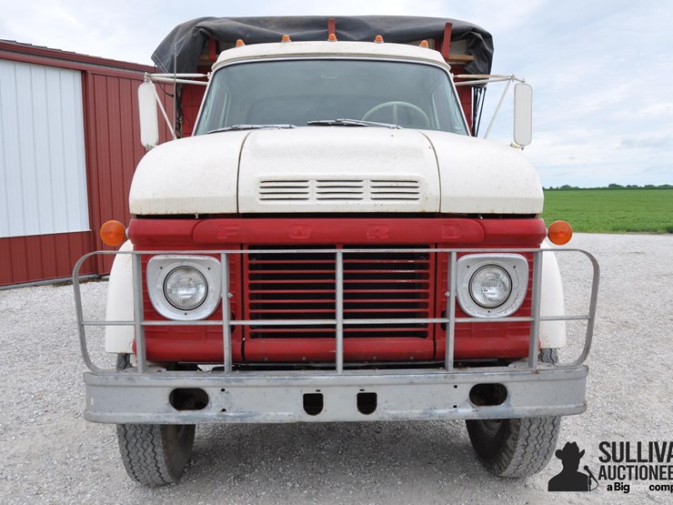1967-ford-700-image-2