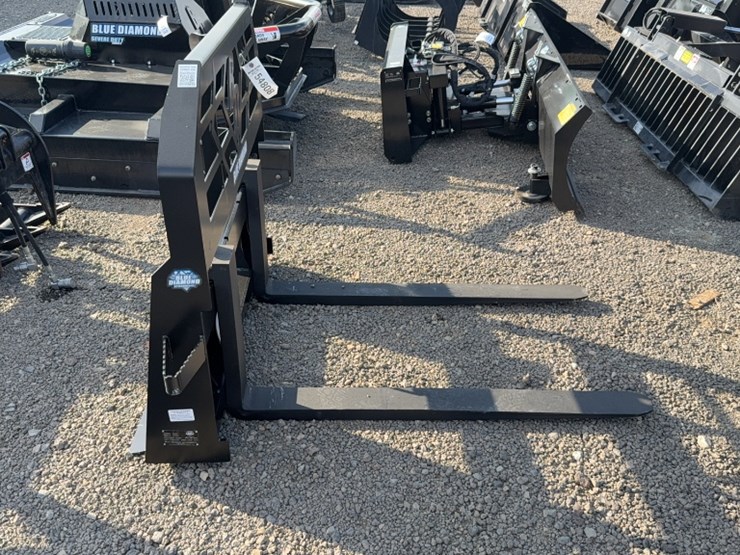#2071-•-blue-diamond-48"-skid-steer-pallet-forks-image-3