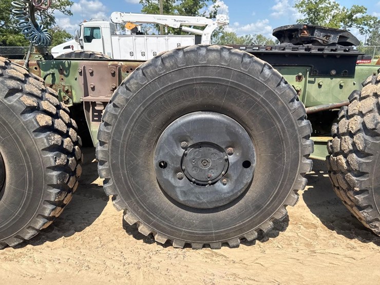 2000-oshkosh-m1070-image-10