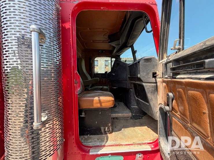 1997-freightliner-fld112-image-66