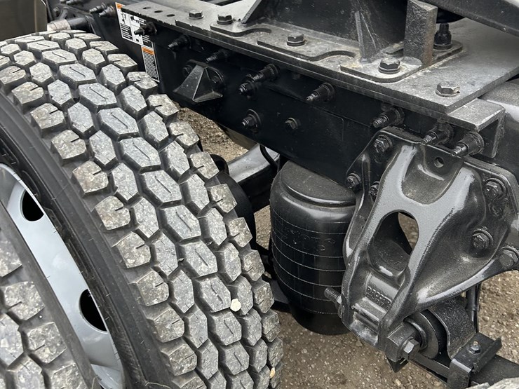 2020-kenworth-t680-image-37