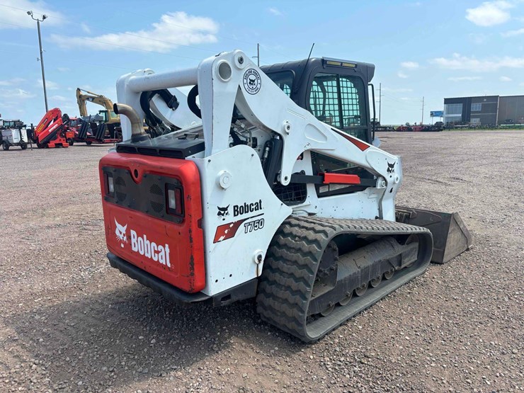 2017-bobcat-t750-image-3