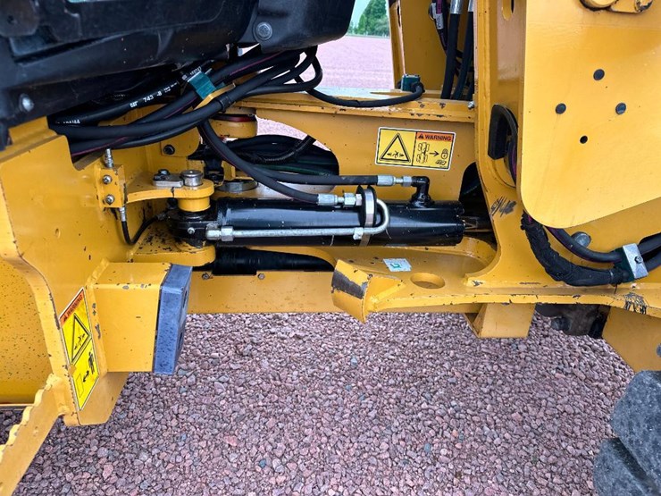 2019-caterpillar-906m-image-30