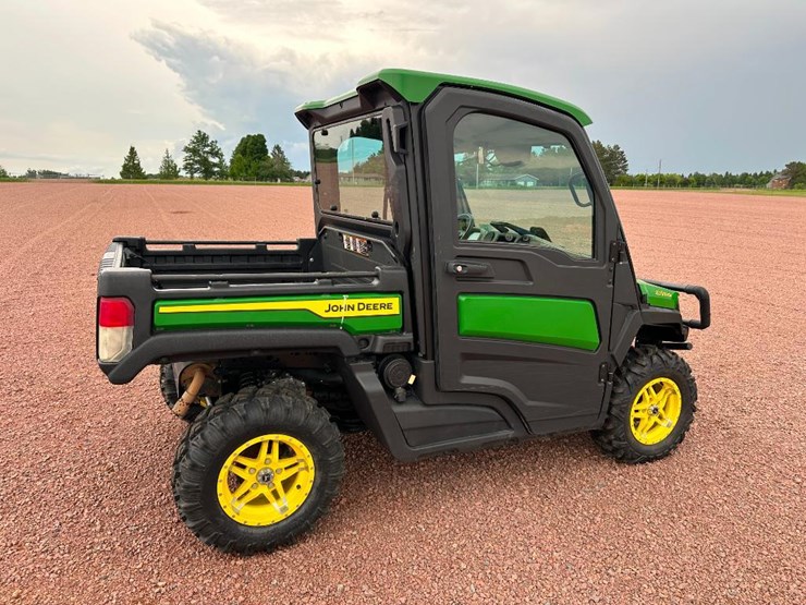 2022-john-deere-gator-image-4