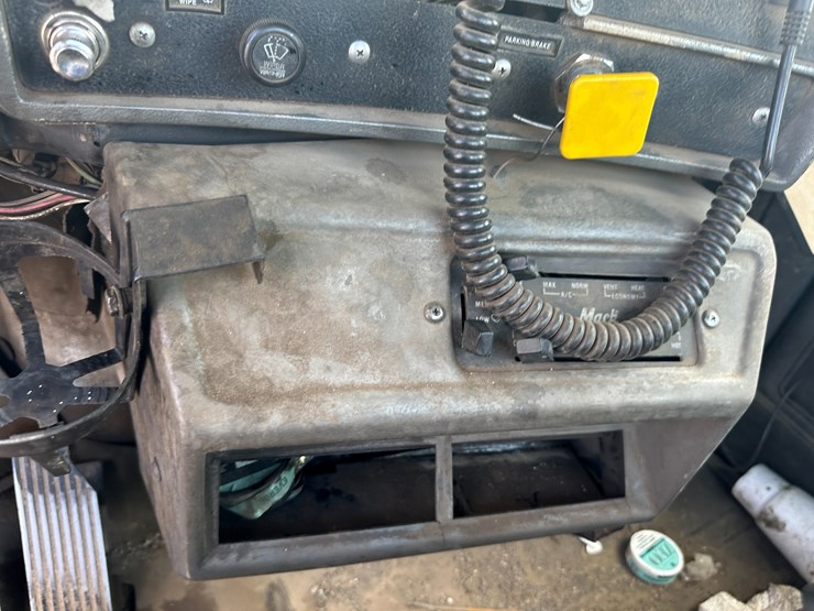 1999-mack-rd688s-image-73