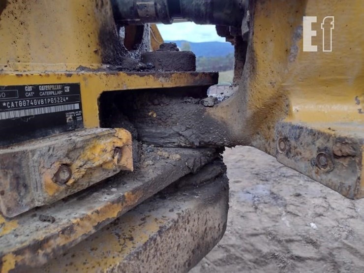 caterpillar-740-image-23