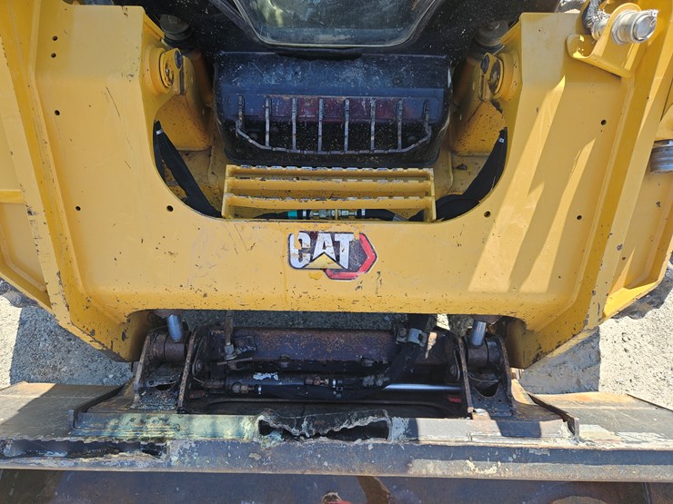 2021-caterpillar-279d3-image-5