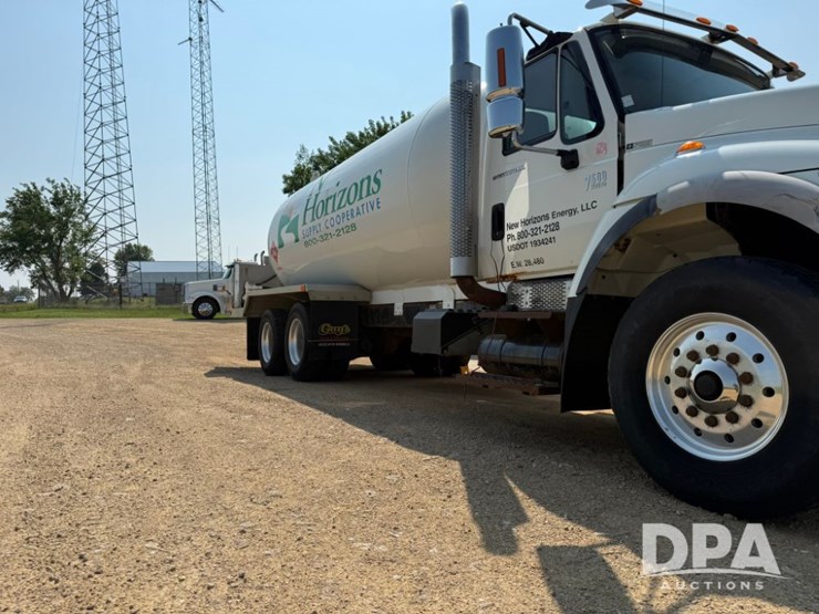 2007-international-7500-propane-truck-(cg363)-image-8