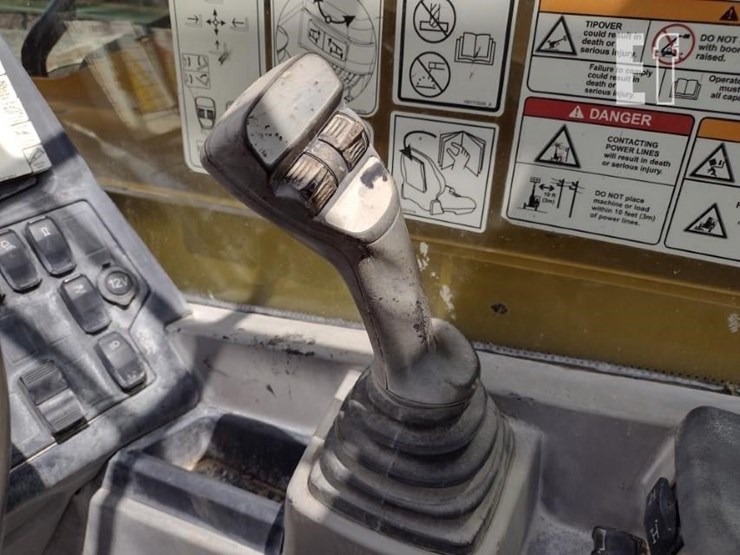 2021-caterpillar-tl1055-image-10