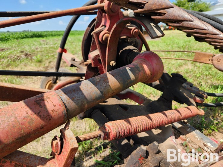 mccormick-international-2-pt-sickle-mower-image-14