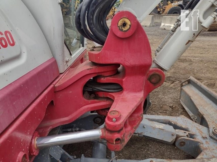 2018-takeuchi-tb260-image-25