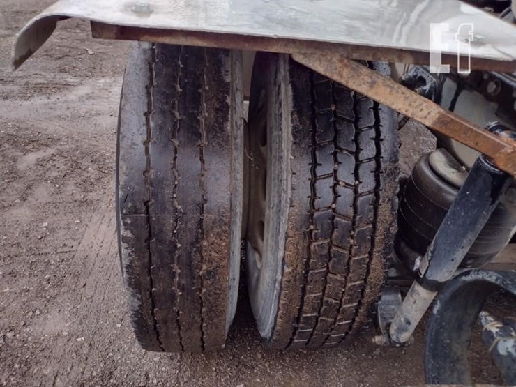2008-peterbilt-388-image-29