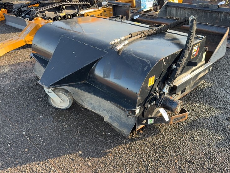 #2025-•-cat-bp118c-72"-skid-steer-broom-image-1