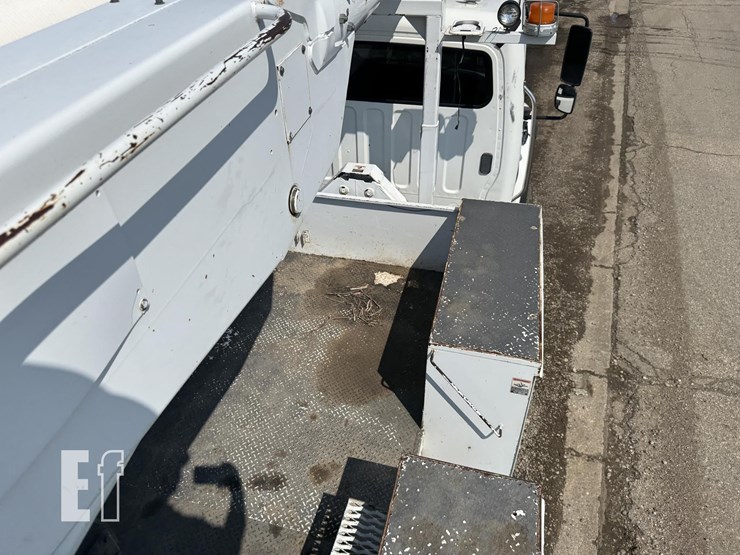 2005-freightliner-business-class-m2-106-image-40