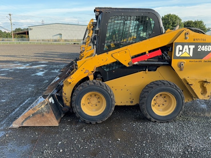 caterpillar-246d-image-12