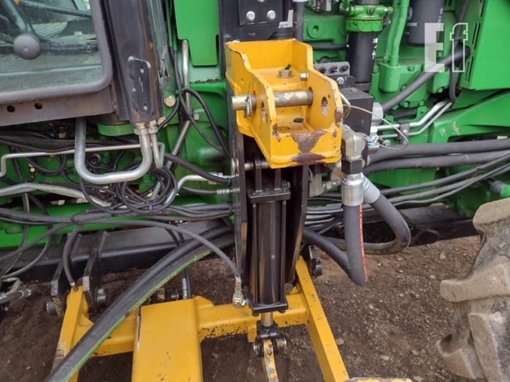 2015-john-deere-6105d-image-38
