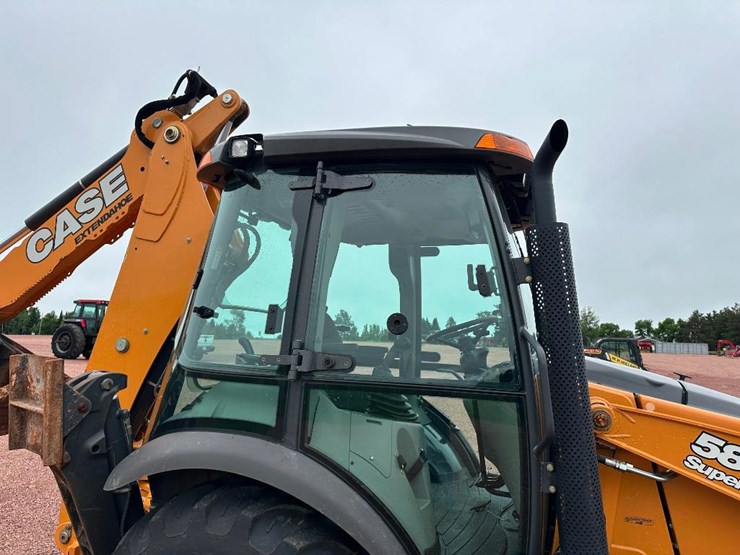 2019-case-580sn-image-12
