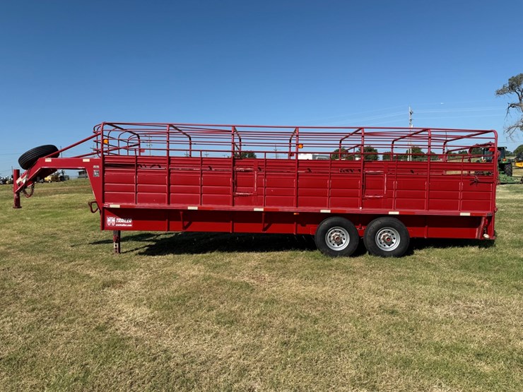 #18-•-2015-ww-livestock-trailer-image-2