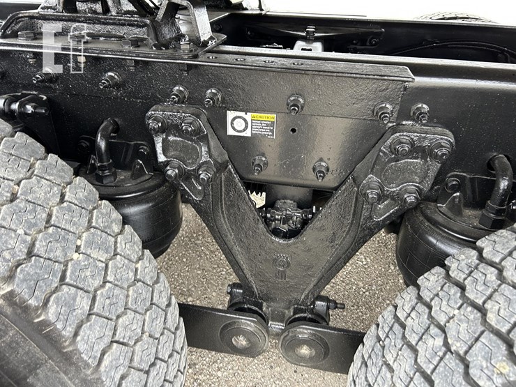 2019-kenworth-t800-image-24