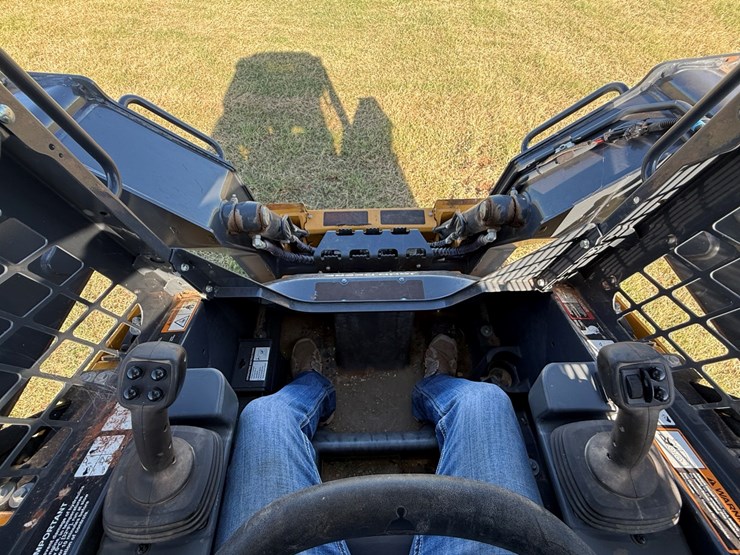 2021-deere-325g-image-22