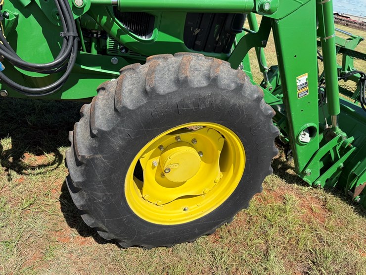2011-john-deere-6115d-image-3