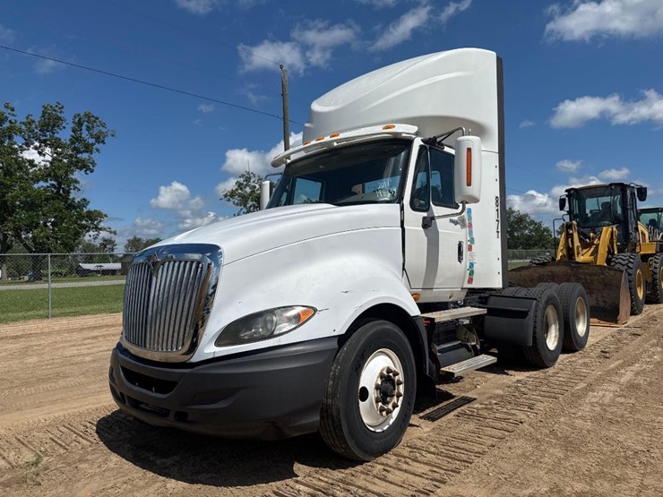 2011-international-prostar-image-2